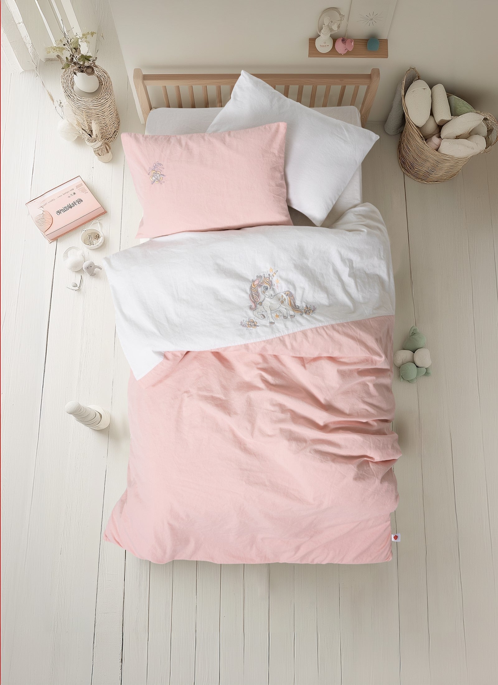 Lenjerie de Pat Bebelus cu Broderie Cuddly Bonic Alb