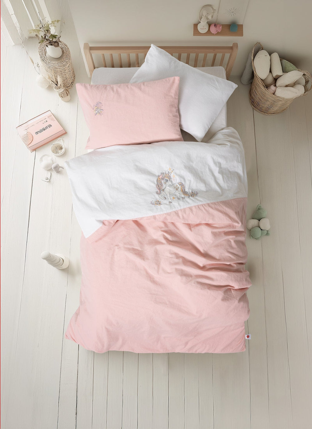 Lenjerie de Pat Bebelus cu Broderie Cuddly Bonic Alb