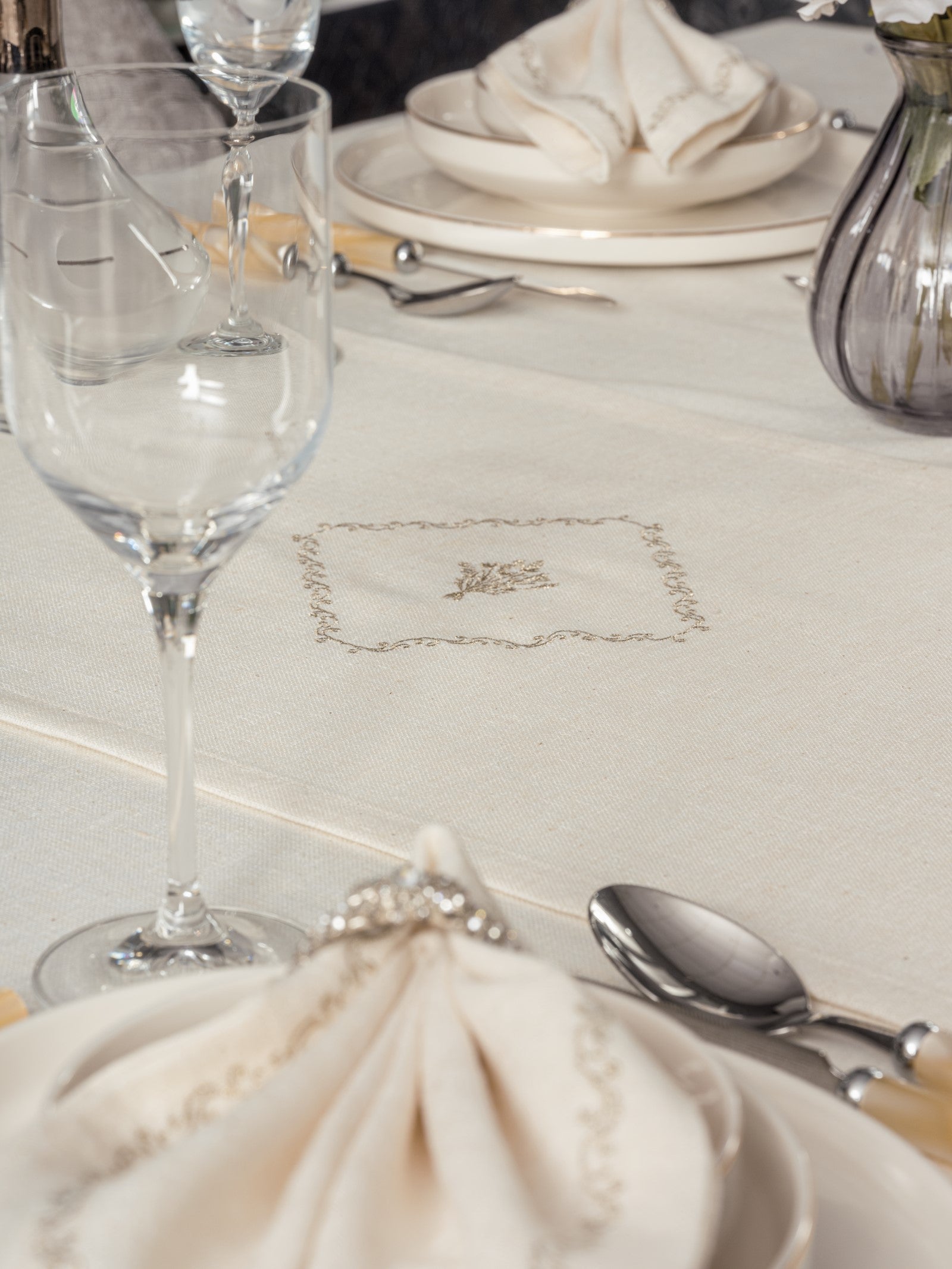 Set Fata de Masa din In Pera Ecru 175x240