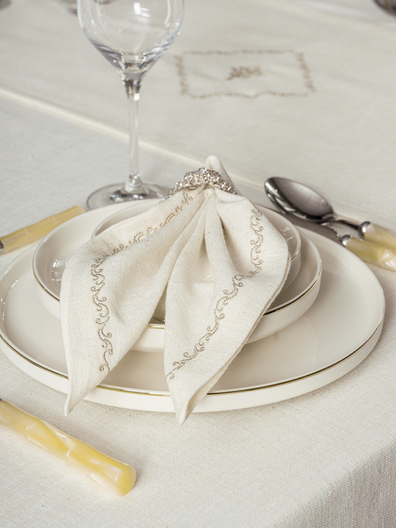 Set Fata de Masa din In Pera Ecru 175x240