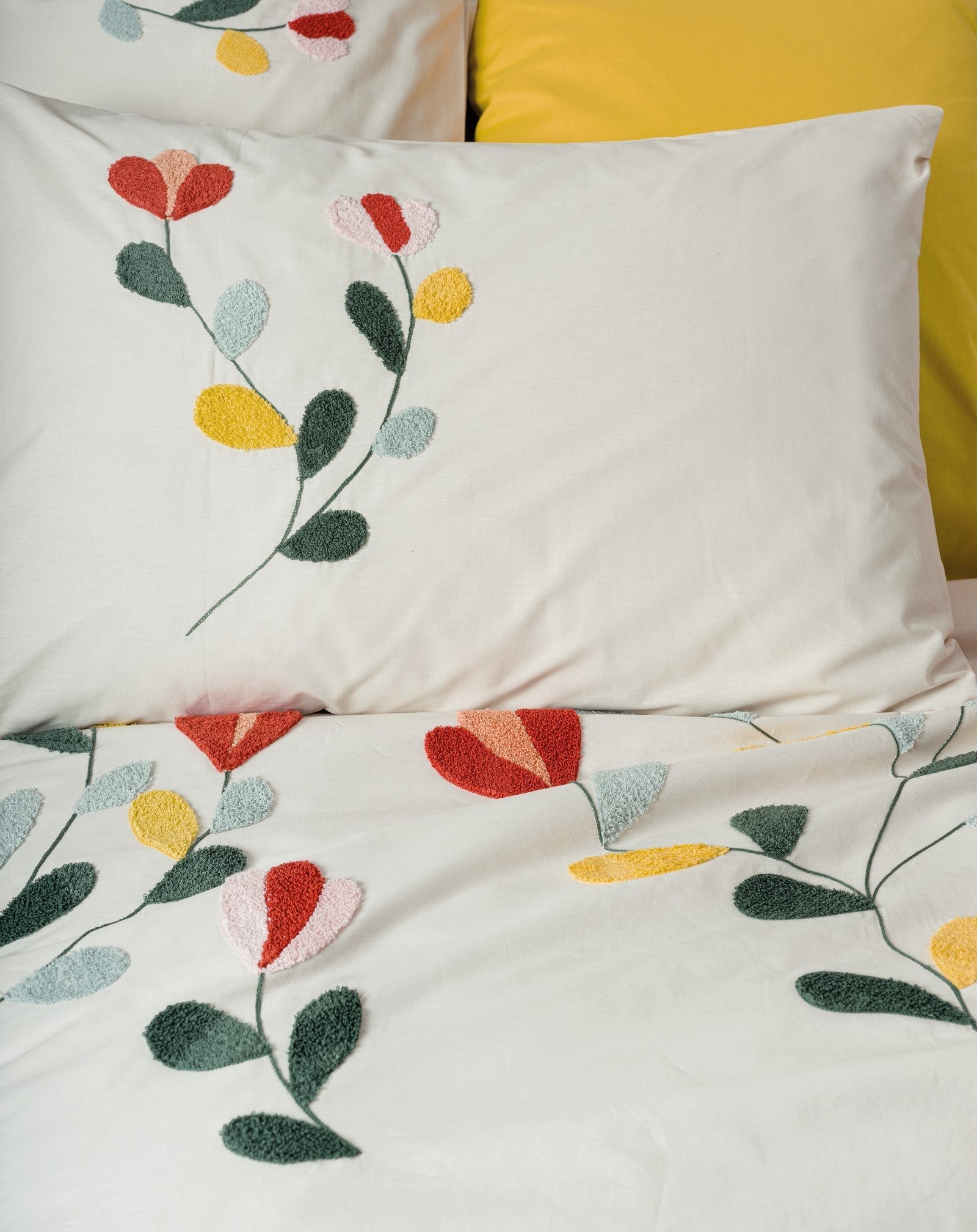 Lenjerie de Pat 2 Persoane cu Broderie Puff Nella Mustar