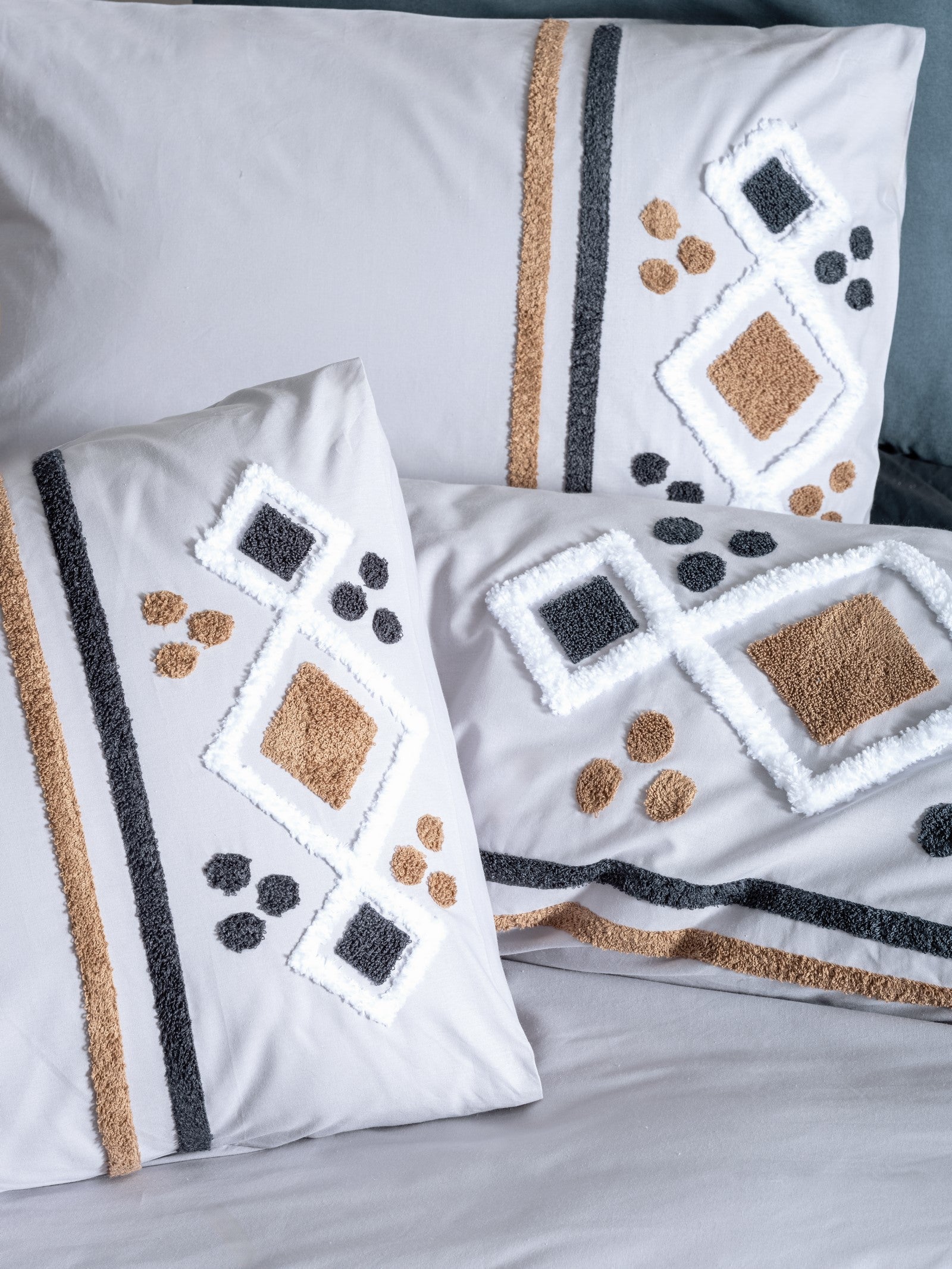 Lenjerie de Pat 2 Persoane cu Broderie Puff Stesso Gri